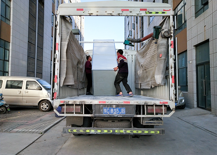 綠康肉加工食品廠風(fēng)淋室發(fā)貨現(xiàn)場