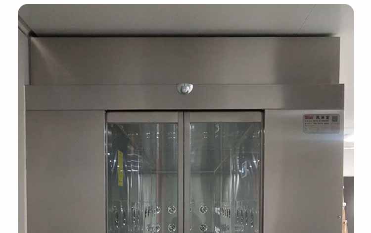 外冷板內(nèi)不銹鋼雙人雙吹風(fēng)淋室安裝7