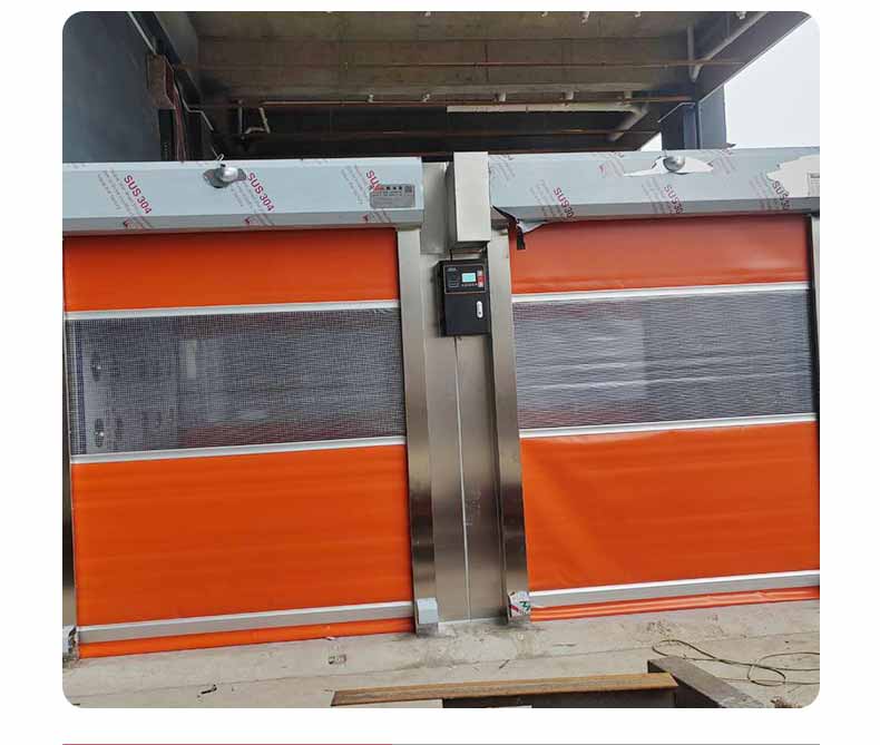 快速卷簾門風(fēng)淋室安裝4